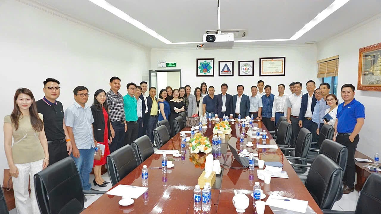 ket-noi-doanh-nghiep-hoi-vien-vrec-hrec-va-tap-doan-van-khanh-mo-rong-co-hoi-hop-tac-tang-cuong-lien-ket-thuc-day-phat-trien-ben-vung