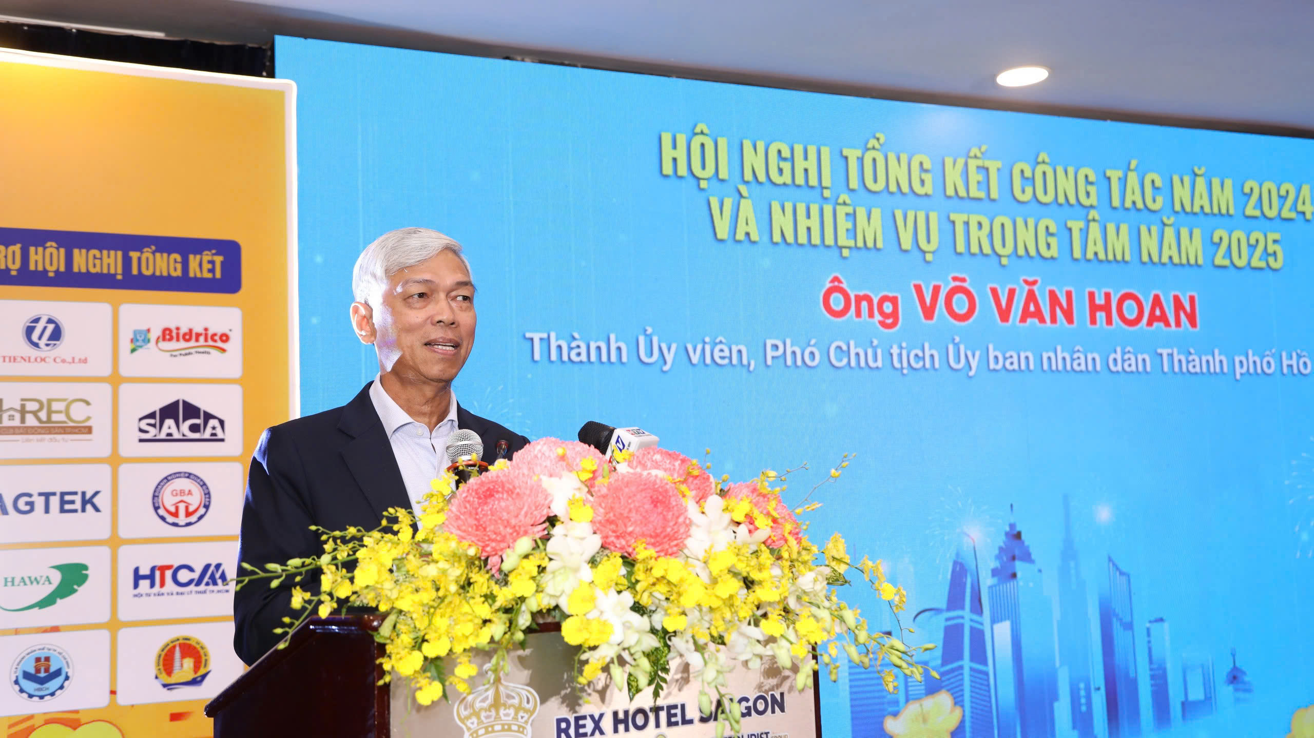 vrec hrec nhận bằng khen ubnd thành phố