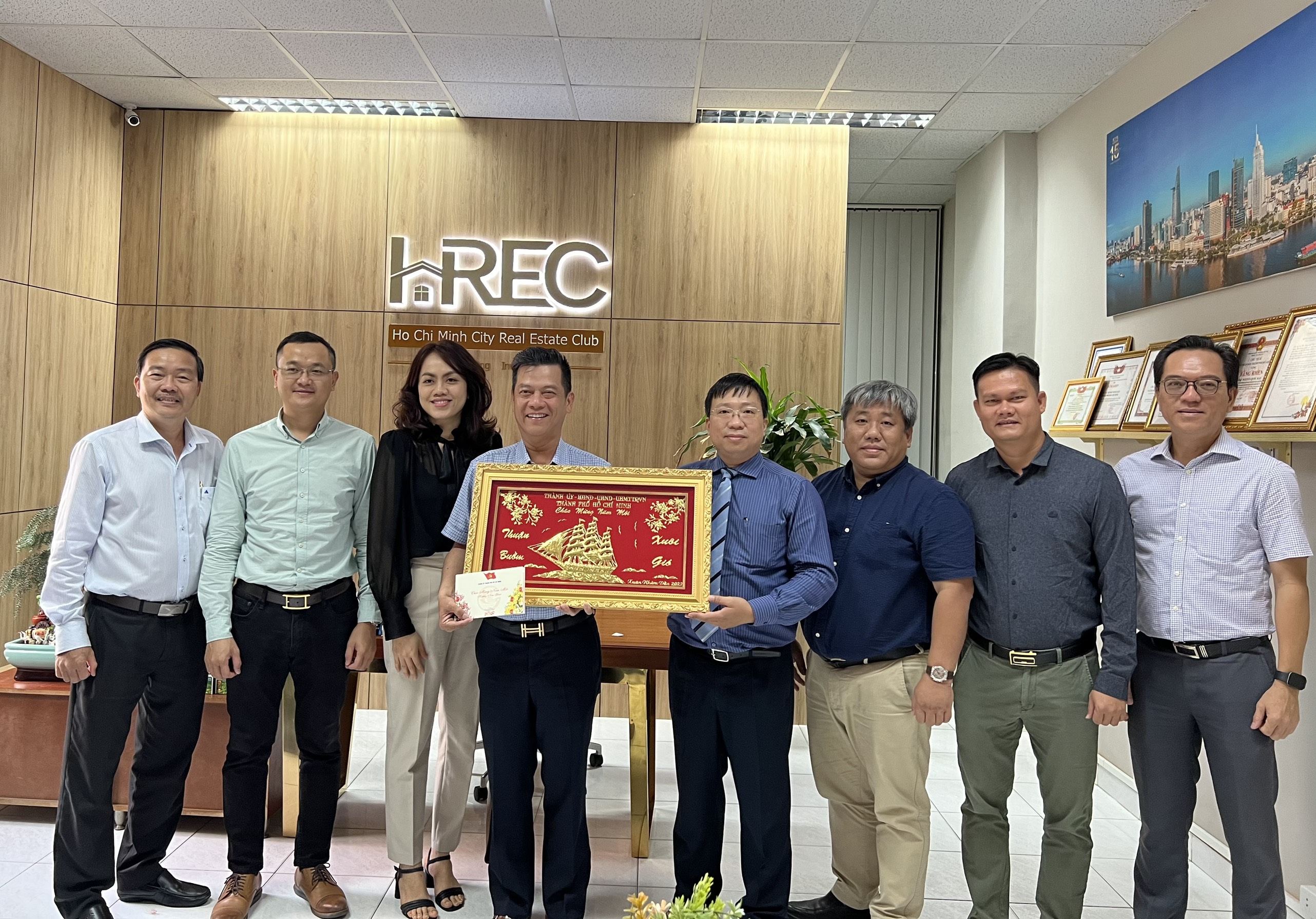 doan-dai-bieu-thanh-pho-den-tham-va-chu-c-te-t-clb-bat-dong-san-viet-nam-vrec-va-clb-bat-dong-san-thanh-pho-ho-chi-minh-hrec-