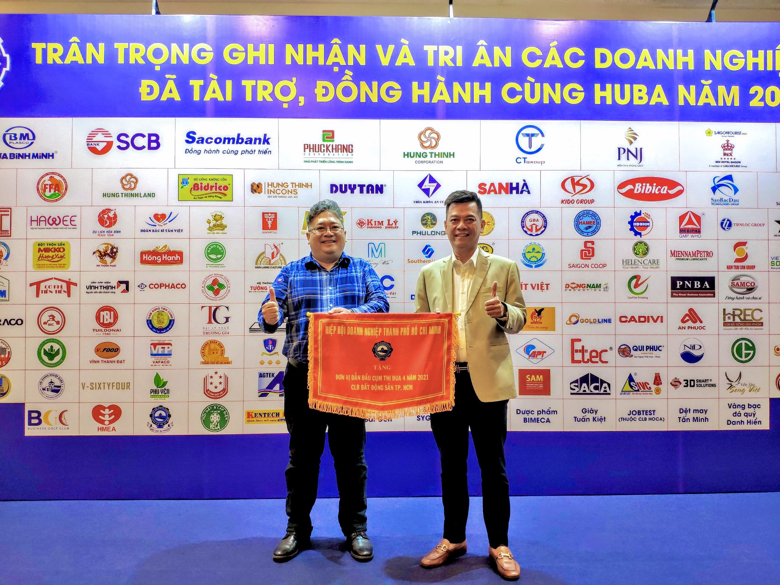 cau-lac-bo-bat-dong-san-thanh-pho-ho-chi-minh-hrec-nhan-co-thi-dua-don-vi-dan-dau-cum-thi-dua-4-nam-2021-