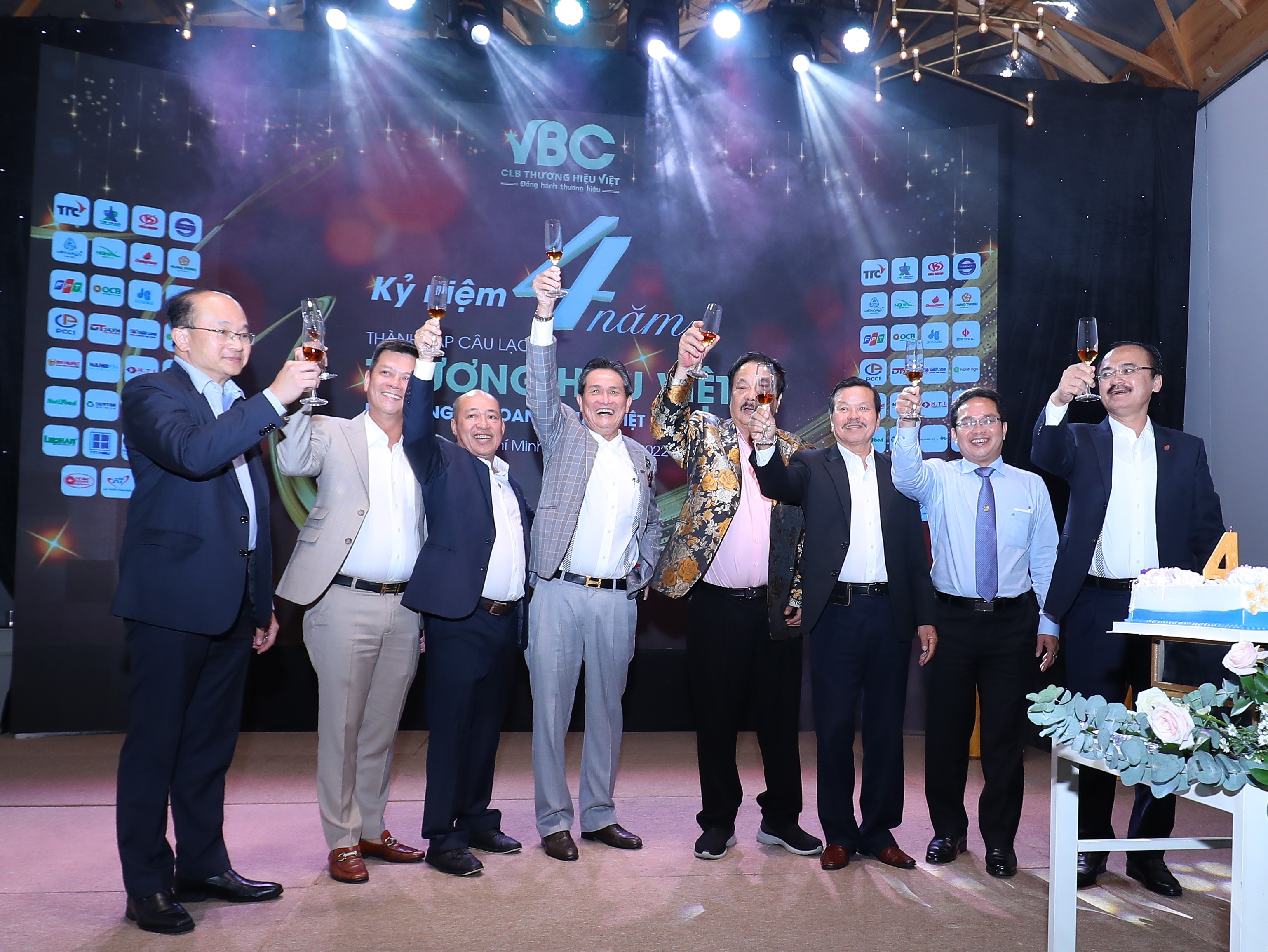 KỶ NIỆM 4 NĂM NGÀY THÀNH LẬP CÂU LẠC BỘ THƯƠNG HIỆU VIỆT