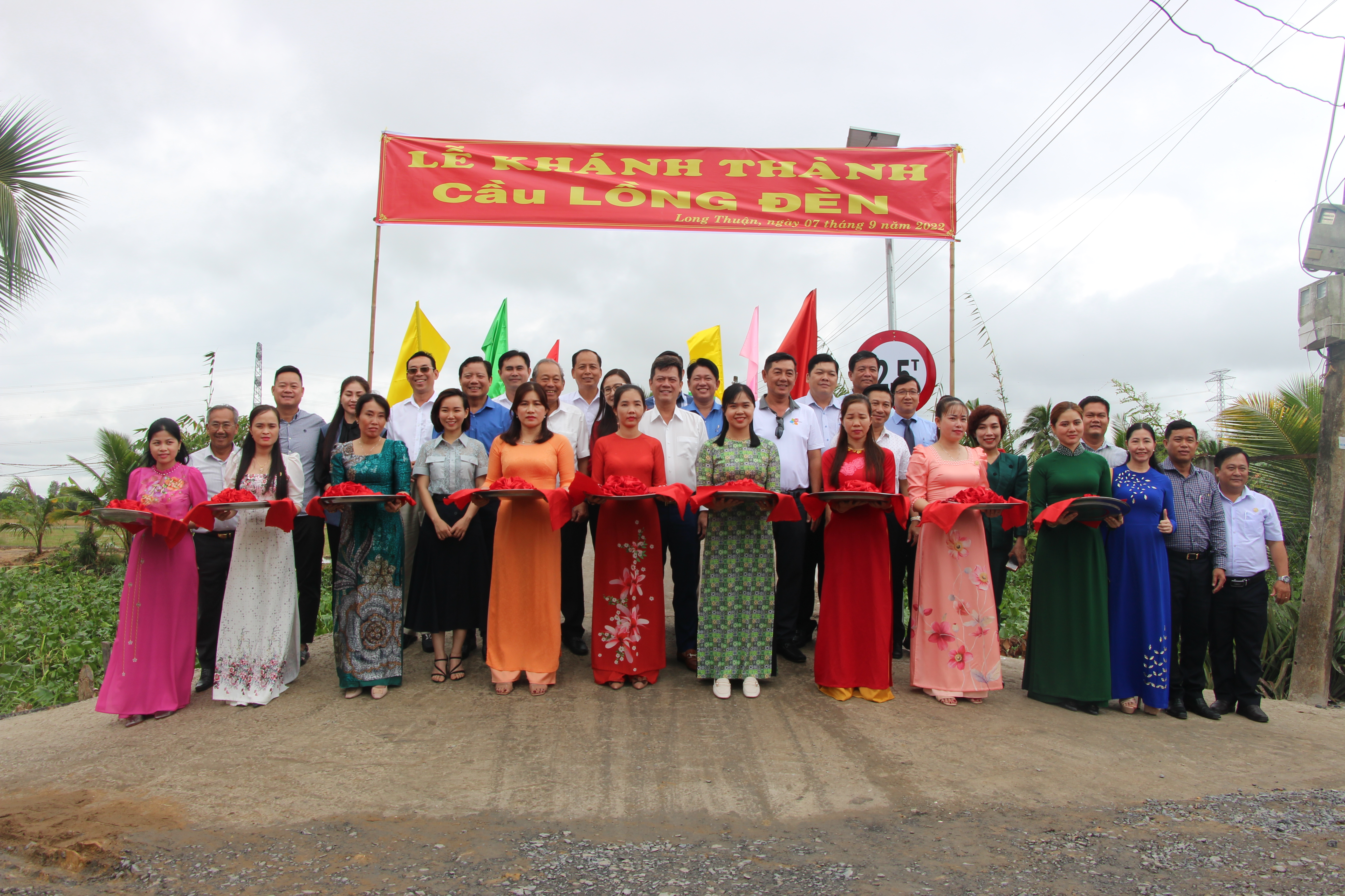 CHƯƠNG TRÌNH " LỄ KHÁNH THÀNH CẦU LỒNG ĐÈN & KHỞI CÔNG CẦU BÀ BIÊN" TẠI TỈNH LONG AN KINH PHÍ LÊN ĐẾN 1 TỶ ĐỒNG