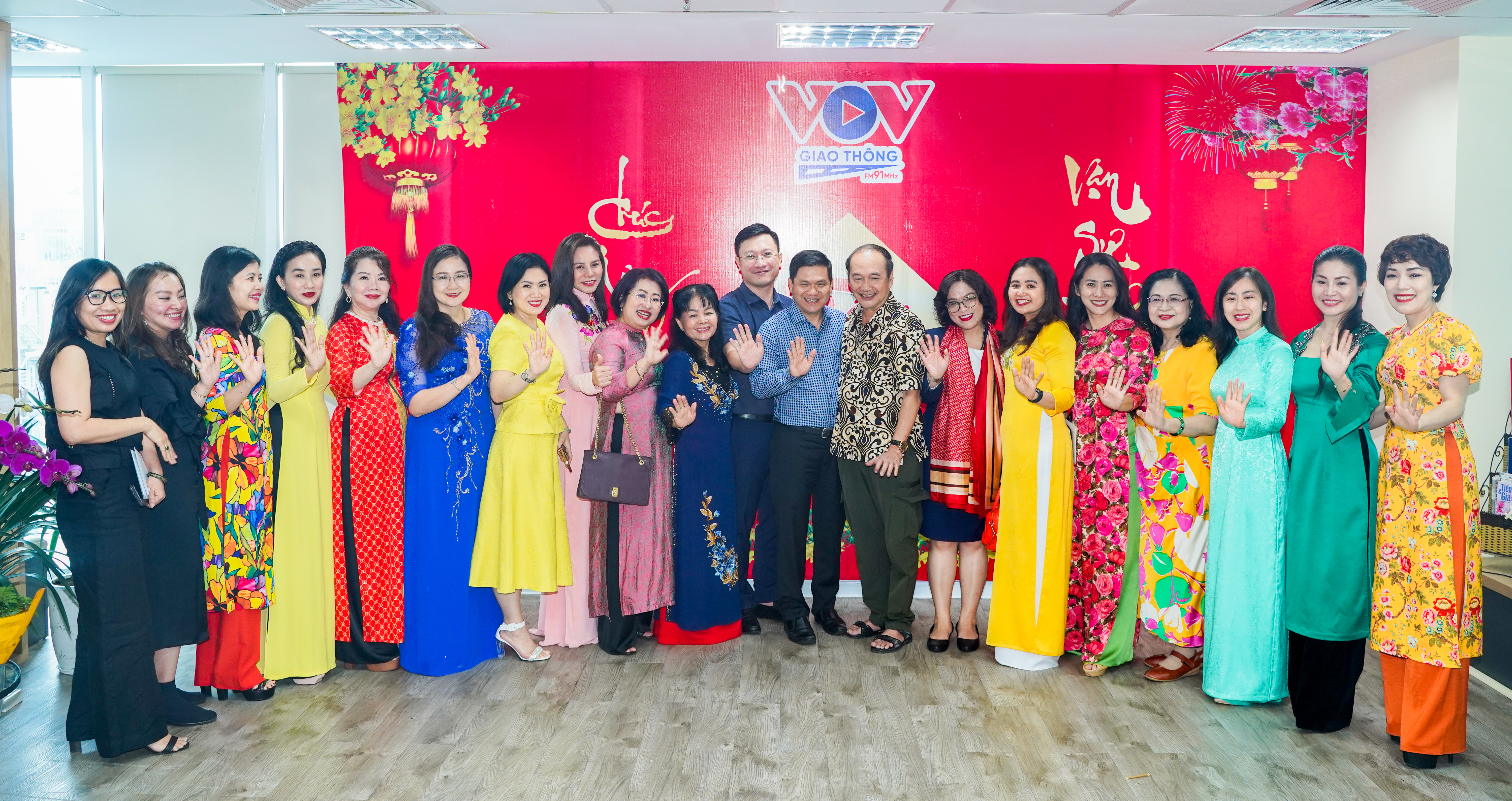 CÁC NỮ DOANH NHÂN CLB GIAO LƯU CÙNG BAN LÃNH ĐẠO KÊNH VOV GIAO THÔNG - ĐÀI TIẾNG NÓI VIỆT NAM