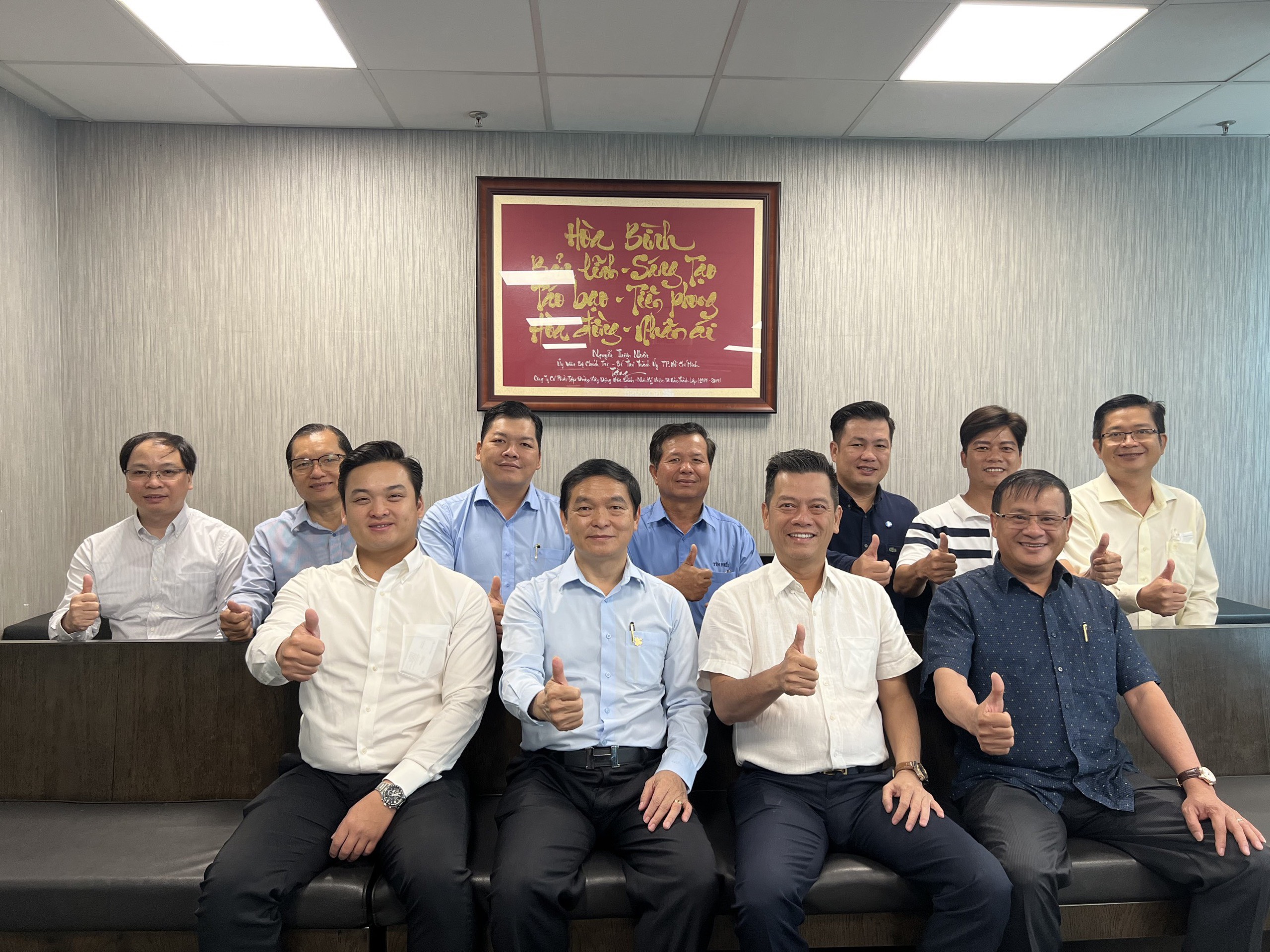 ĐOÀN CÂU LẠC BỘ BẤT ĐỘNG SẢN VIỆT NAM (VREC) VÀ TP. HCM (HREC) ĐÃ TỔ CHỨC CHUYẾN ĐI THĂM VÀ CHÚC TẾT ĐẦU XUÂN ĐẾN QUÝ DOANH NHÂN VÀ QUÝ ĐỐI TÁC.