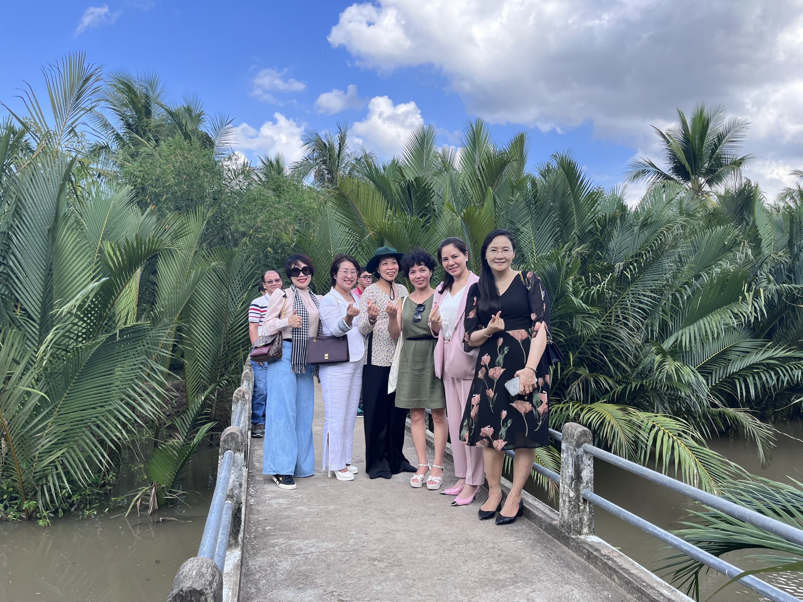 ĐOÀN CLB BĐS VREC & HREC CÓ CHUYẾN ĐI KHẢO SÁT CẦU TỪ THIỆN VÀ THĂM LẠI NHỮNG CĂN NHÀ TÌNH THƯƠNG DO CLB ĐÃ TÀI TRỢ