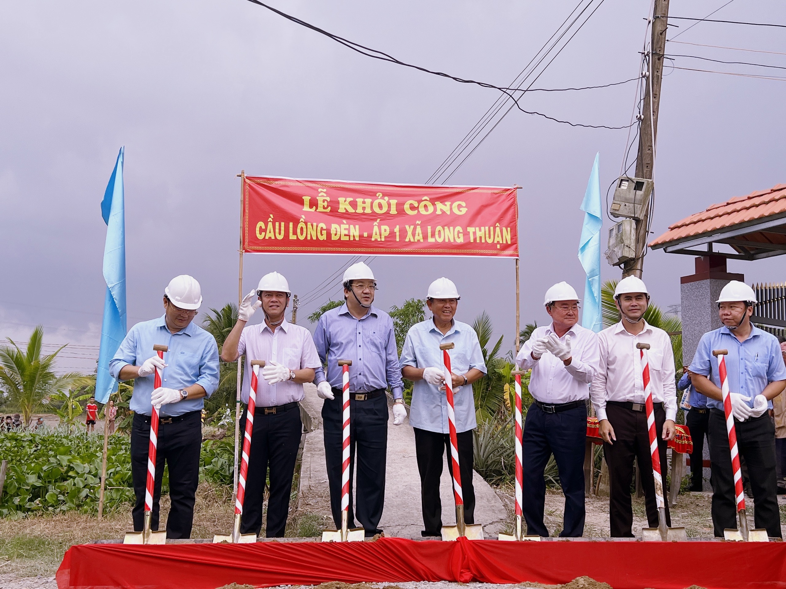 CLB BĐS VREC & HREC ĐÃ TỔ CHỨC LỄ KHỞI CÔNG CẦU LỒNG ĐÈN VỚI TỔNG KINH PHÍ GẦN 500 TRIỆU ĐỒNG