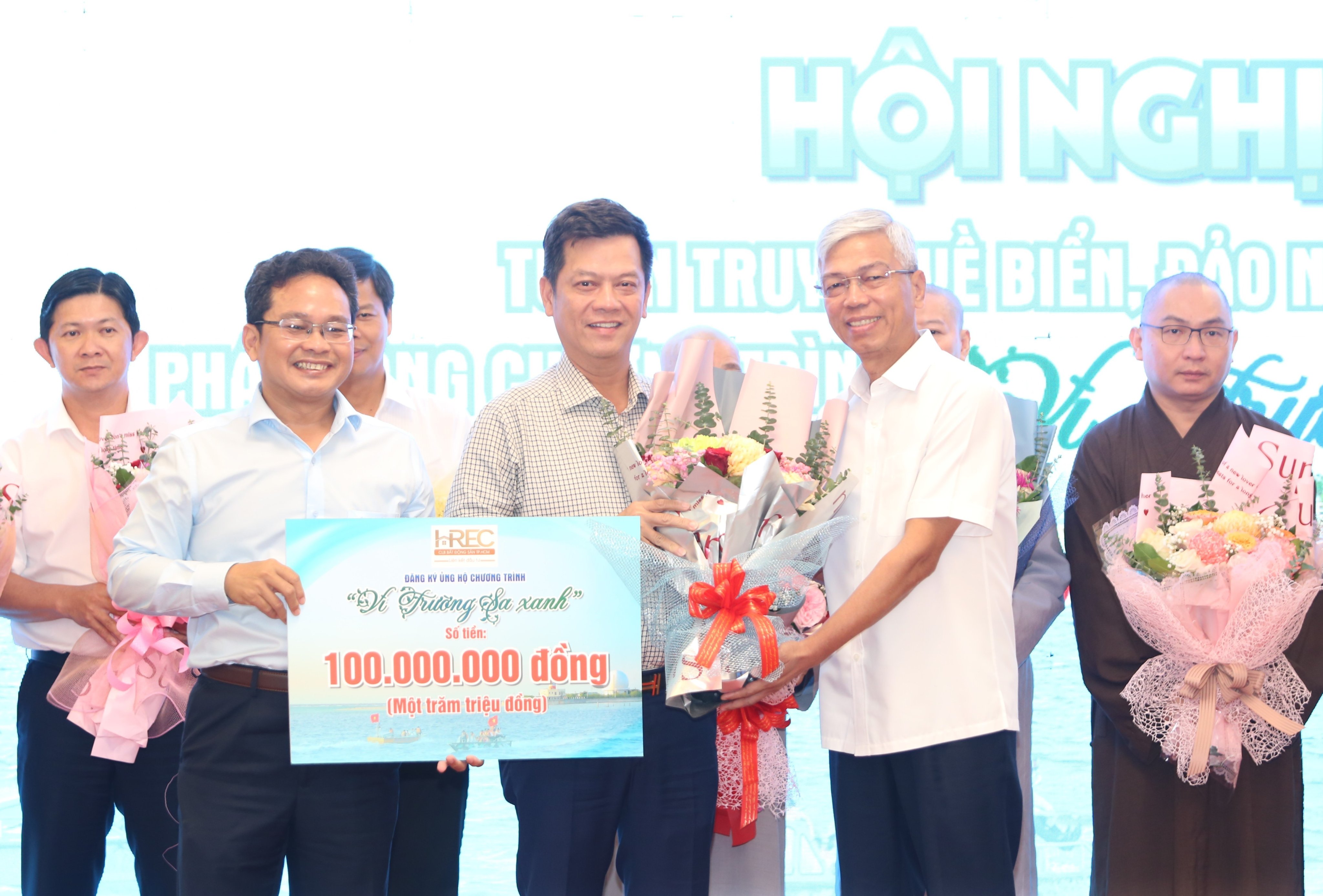 CÂU LẠC BỘ BẤT ĐỘNG SẢN TP.HCM TÀI TRỢ 100 TRIỆU ĐỒNG CHO QUỸ “VÌ BIỂN ĐẢO QUÊ HƯƠNG - VÌ TUYẾN ĐẦU TỔ QUỐC”