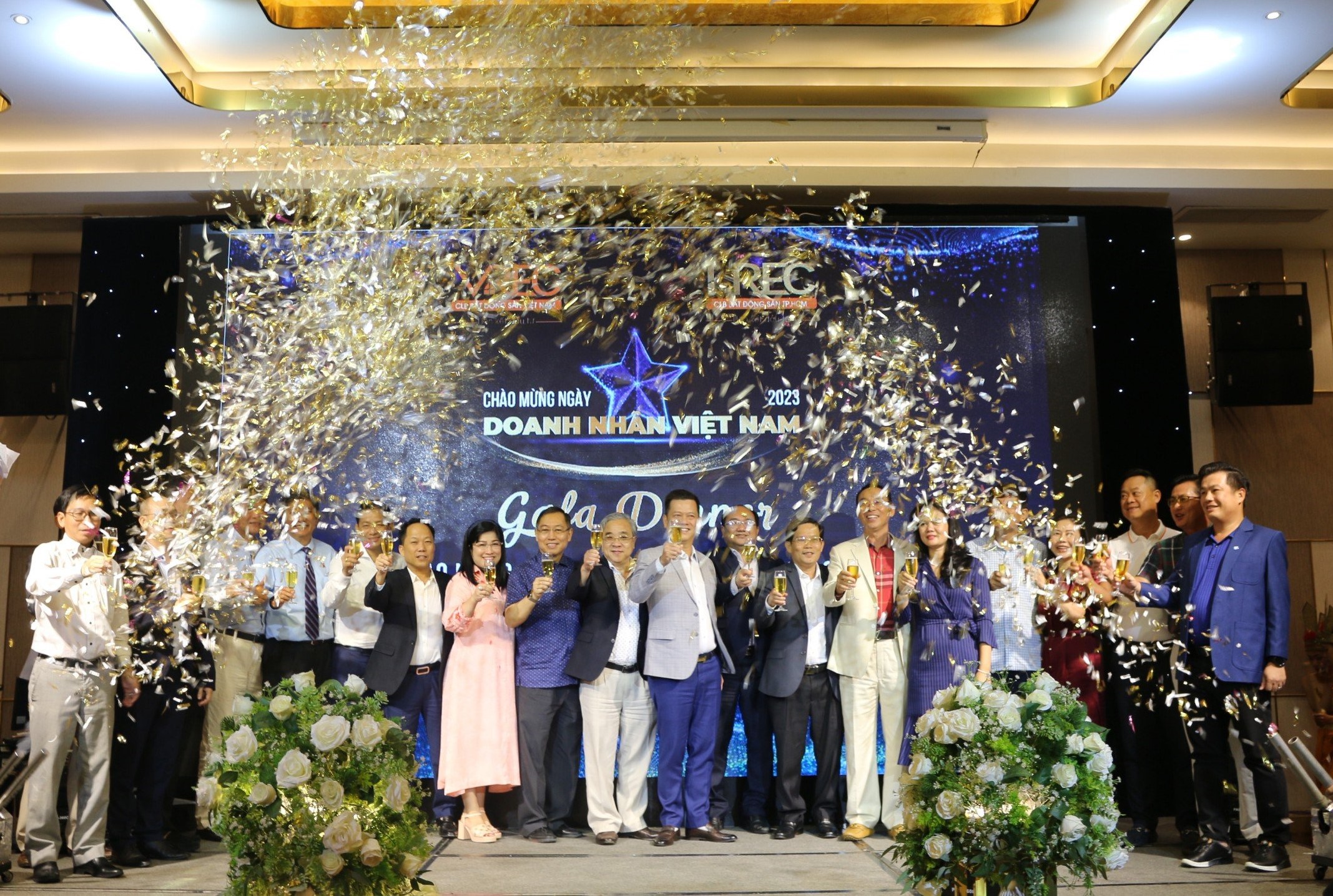 CHƯƠNG TRÌNH CHÀO MỪNG NGÀY DOANH NHÂN VIỆT NAM Với chủ đề “Thách Thức Mới – Vận Hội Mới”