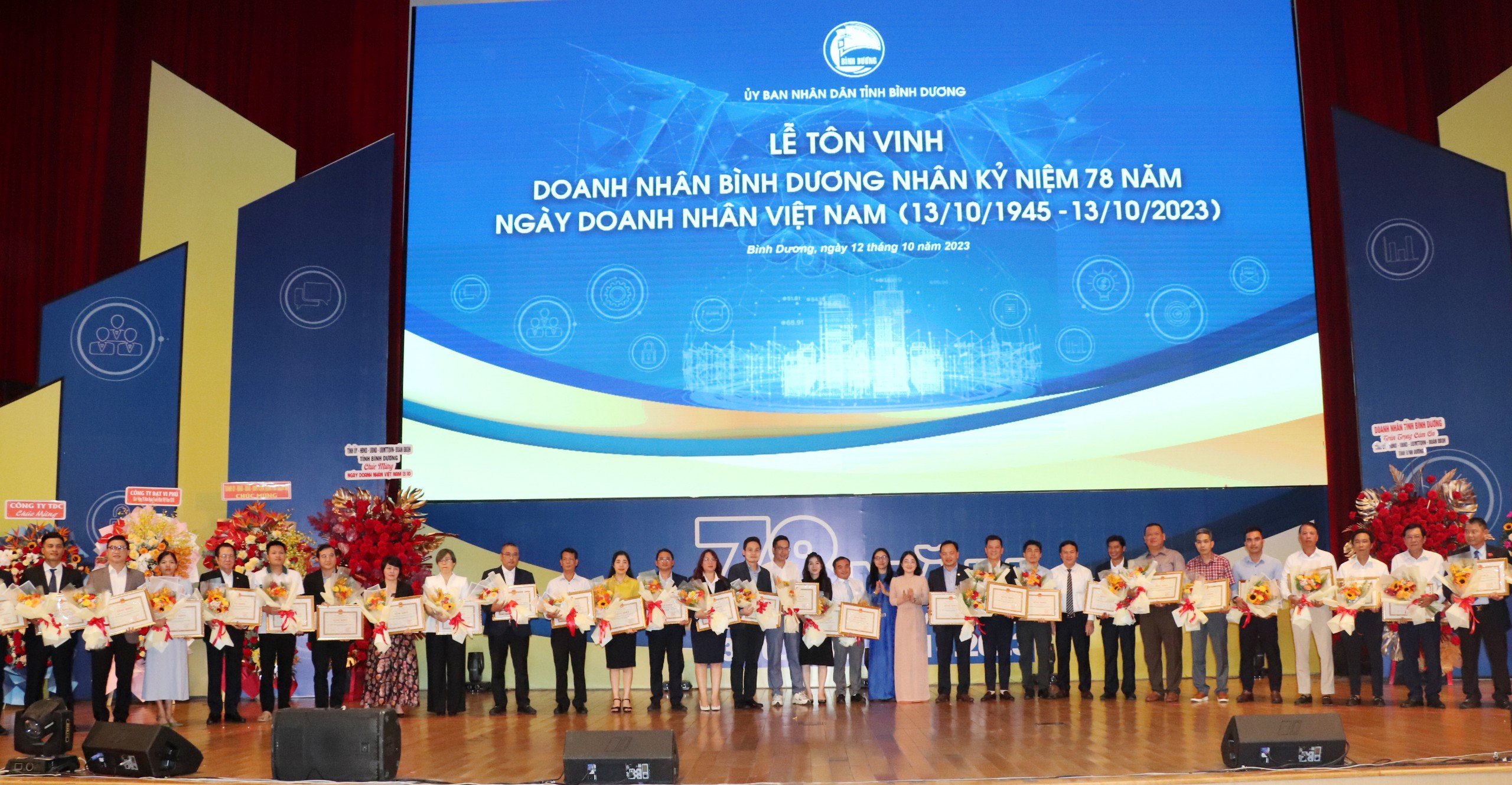 CÂU LẠC BỘ BẤT ĐỘNG SẢN VIỆT NAM NHẬN BẰNG KHEN UBND TỈNH BÌNH DƯƠNG CHO CÔNG TÁC HỖ TRỢ PHÒNG CHỐNG DỊCH COVID-19