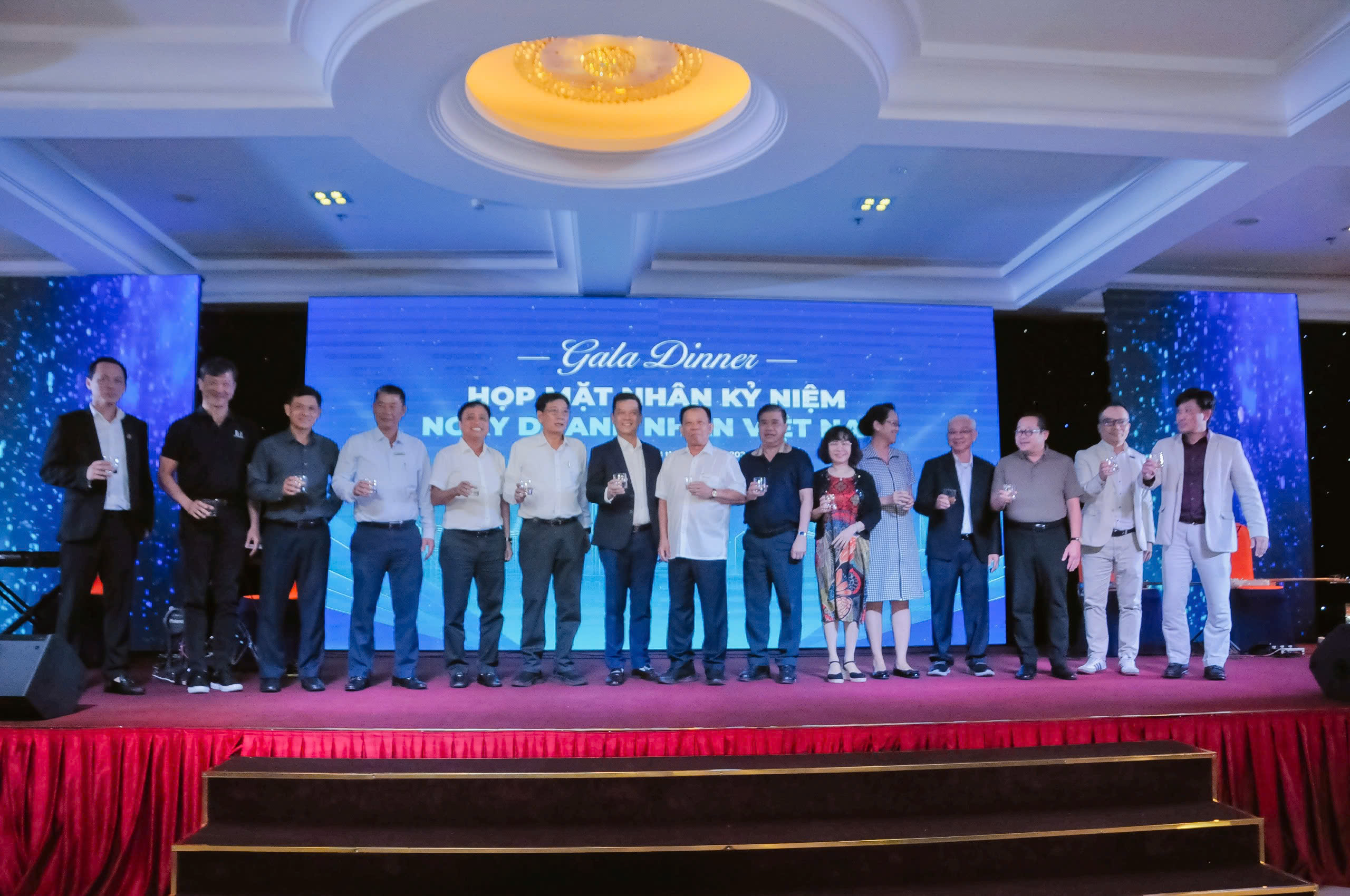 VREC HREC KỶ NIỆM 20 NĂM NGÀY DOANH NHÂN VIỆT NAM