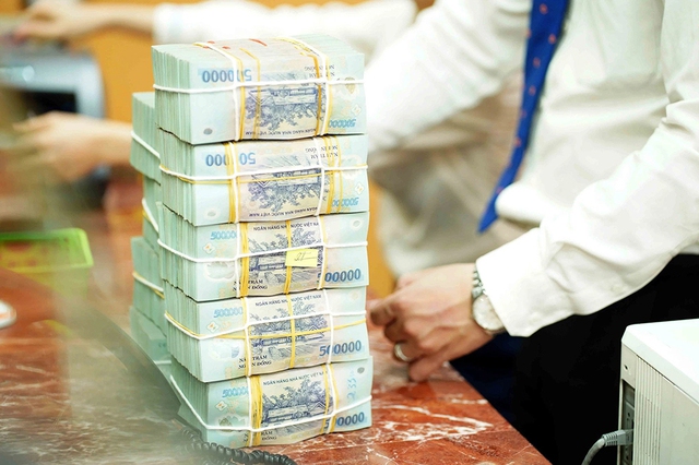 TÍN DỤNG TỪ NÓNG SANG LẠNH