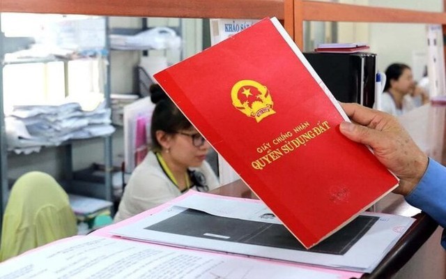 QUY ĐỊNH MỚI NHẤT VỀ ĐIỀU KIỆN SANG TÊN SỔ ĐỎ SẮP ÁP DỤNG, NGƯỜI DÂN CẦN NẮM CHẮC TRONG TAY