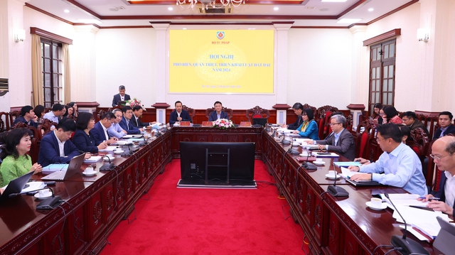 TRIỂN KHAI THI HÀNH LUẬT ĐẤT ĐAI 2024 ĐẾN CÁN BỘ, CÔNG CHỨC NGÀNH TƯ PHÁP