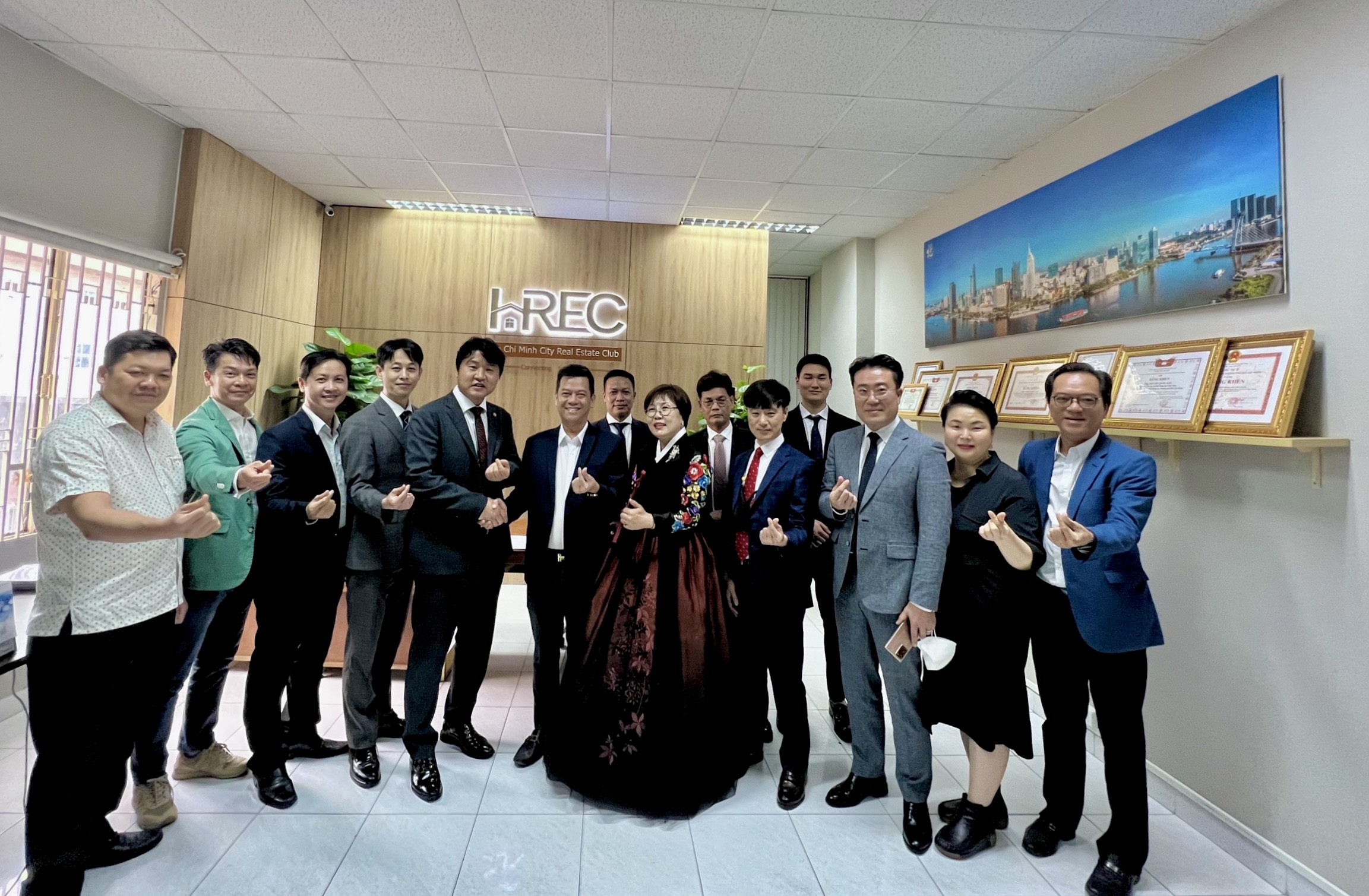 ĐOÀN DOANH NGHIỆP HÀN QUỐC TẠI VIỆT NAM ĐẾN GẶP GỠ, LÀM VIỆC VÀ HỢP TÁC LIÊN KẾT ĐẦU TƯ VỚI BAN HỢP TÁC QUỐC TẾ CỦA CLB BẤT ĐỘNG SẢN VREC & HREC.